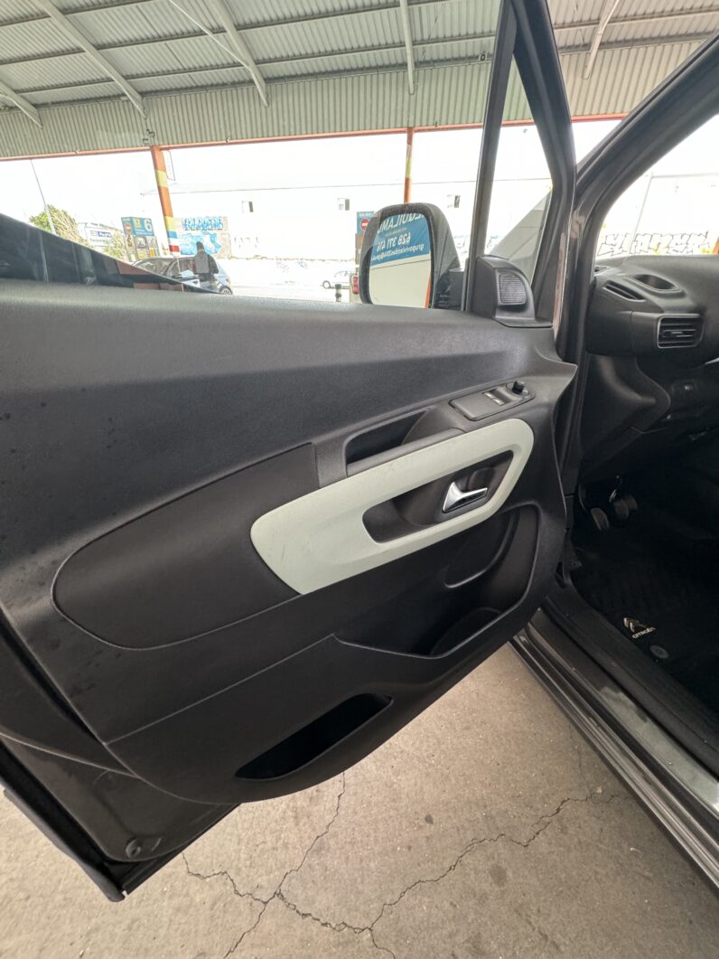 
								CITROEN Berlingo Talla M BlueHDi 100 FEEL completo									