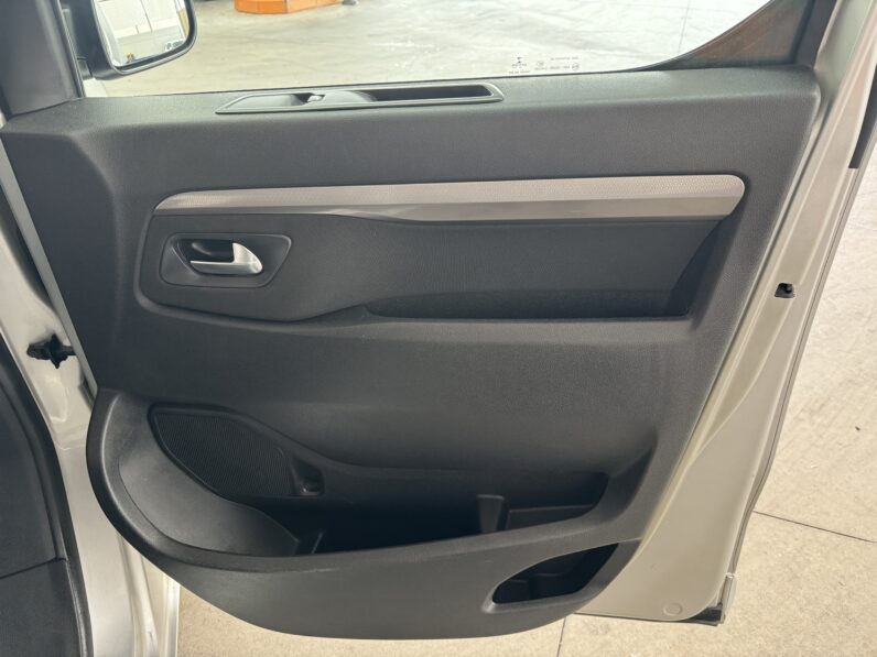 
								CITROEN Spacetourer Talla M BlueHDi Feel completo									